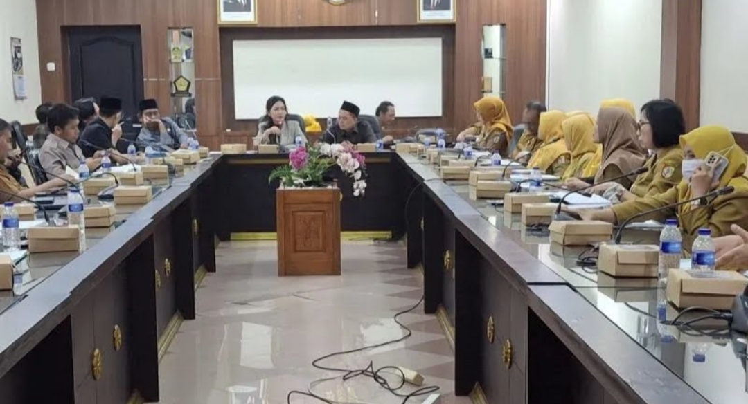 Etika Wakil Rakyat Dipertanyakan, Video Anggota DPRD Jember Main Game Saat Rapat Jadi Sorotan